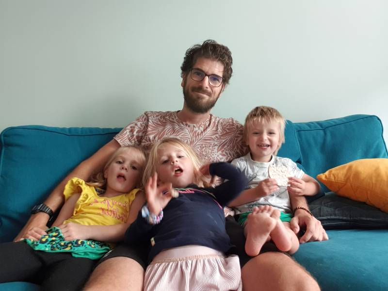 Met zijn vieren op de foto