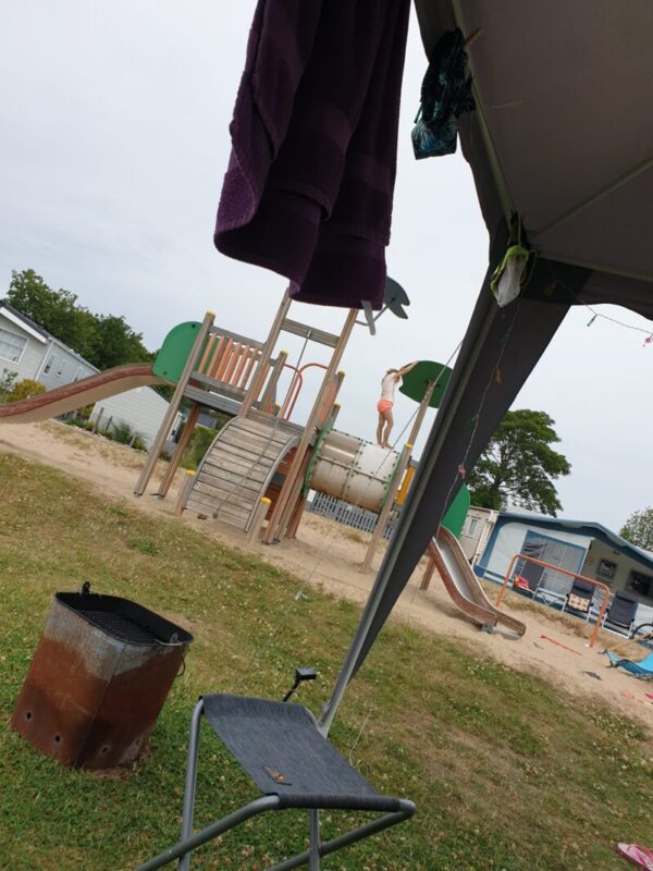 Uitzicht op speeltuin