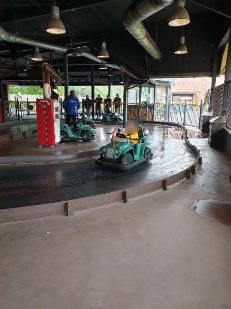 Auto rijden in Slagharen