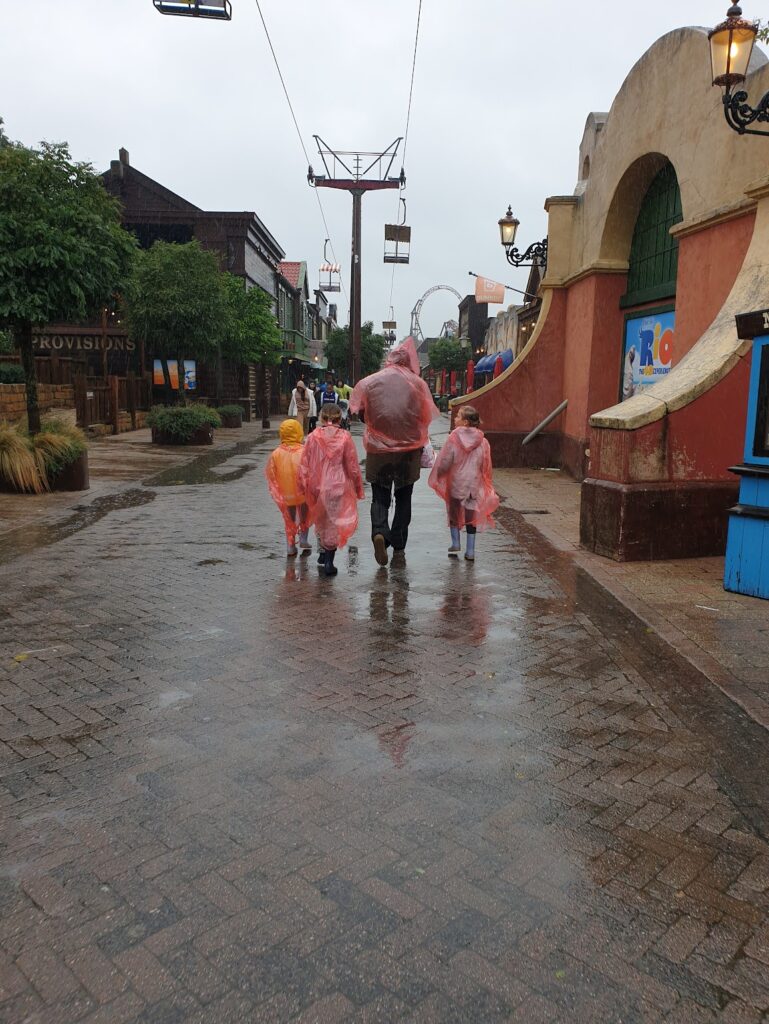 In Slagharen in de regen